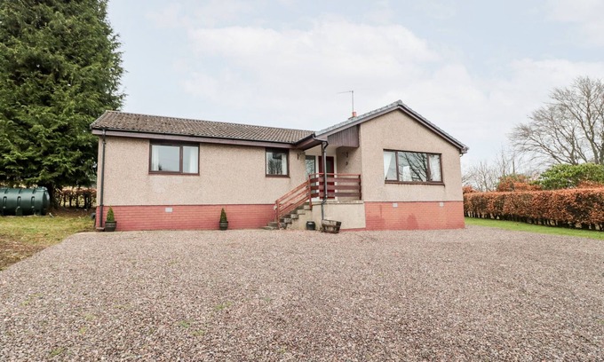 Jedburgh Cabaña | BROOMBAULKS FARM BUNGALOW, pet friendly, with open fire in Jedburgh