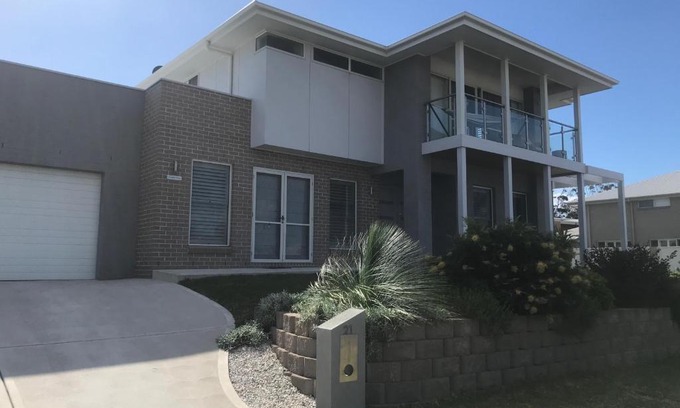 Corlette Casa | Broughton Views