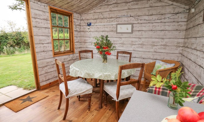 Llanfihangel Tal-y-llyn Cabaña | Brown Hare Shepherds Hut