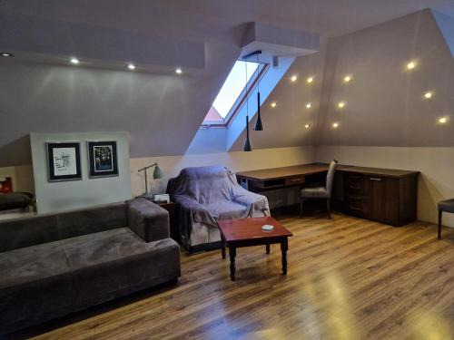 Pierwoszyno Casa | Brown room F in house