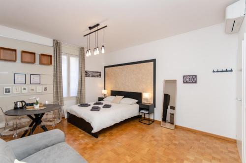 Varesine Casa | Brown Room
