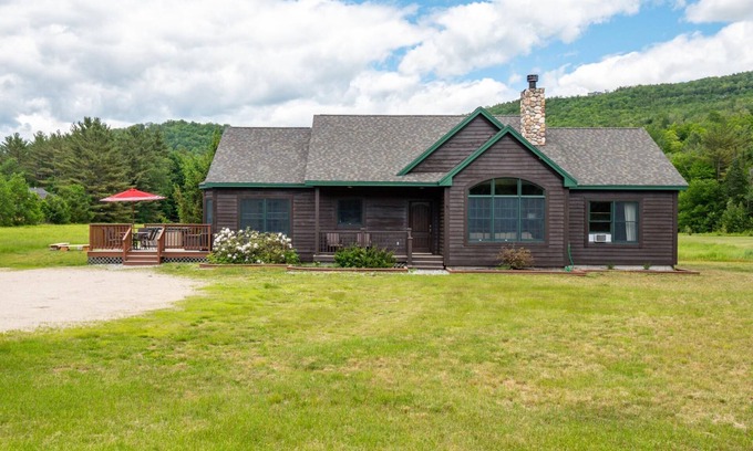 Sunday River Area Casa | Brownie- Comfy Modern Ranch Home w/Hot Tub