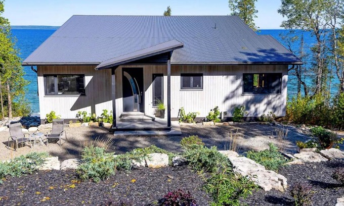 Northern Bruce Peninsula Casa | Bruce Peninsula Modern Luxury Waterfront Retreat