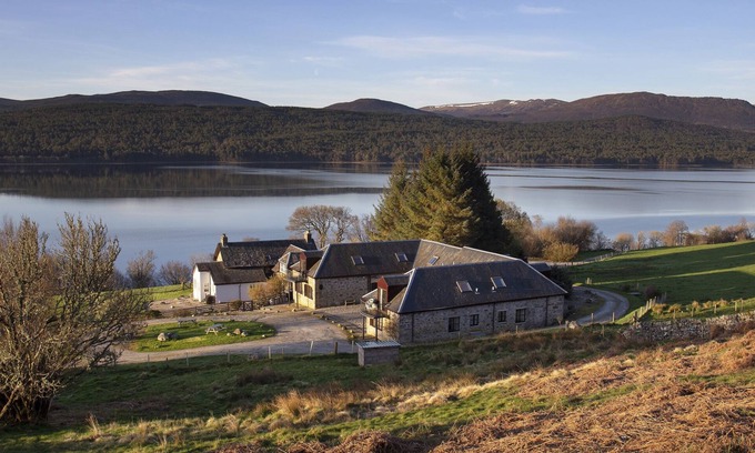 Loch Tay Cabaña | BRUCE, pet friendly, character holiday cottage in Kinloch Rannoch