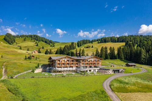 Compaccio Hotel | Brunelle Seiser Alm Lodge