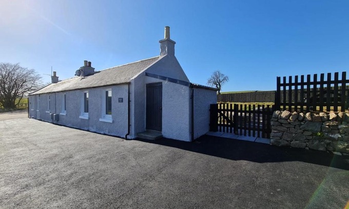 Maud Casa | Bruxie Holiday Cottages - Honeysuckle Cottage