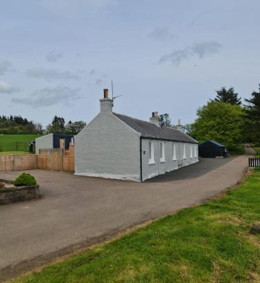Maud Casa | Bruxie Holiday Cottages - River Cottage