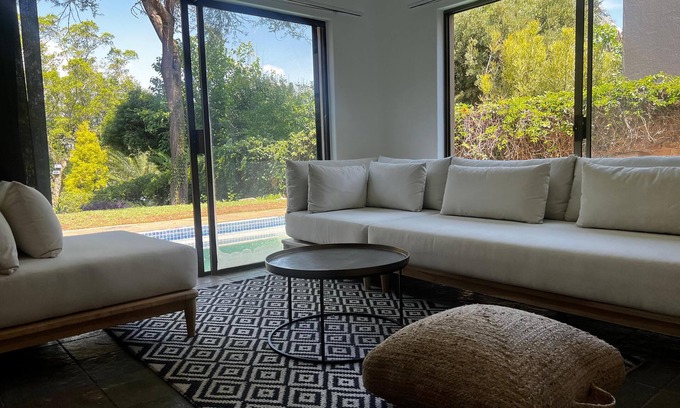 Greater Johannesburg Metropolitan Area Villa | Bryanston Luxurious 4-Bed Villa