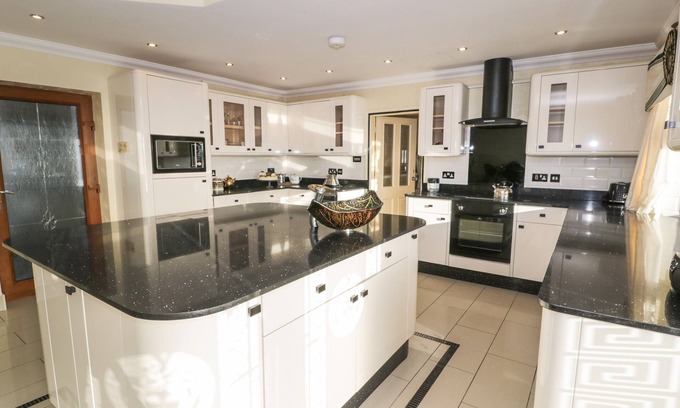 Penrhyndeudraeth Cabaña | BRYN BERTHEN, pet friendly, with a garden in Penrhyndeudraeth