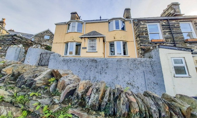 Penrhyndeudraeth Casa | BRYN BETHEL, pet friendly, with a garden in Penrhyndeudraeth
