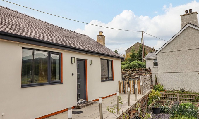 Talsarnau Cabaña | BRYN HYFRYD, pet friendly, character holiday cottage in Harlech