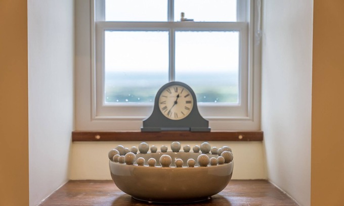 Llandwrog Cabaña | Bryn-Mawr - two bedroom traditional farm holiday cottage with outstanding views