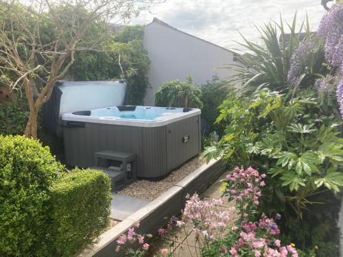 Welshpool Apartamento | Bryntirion Farmhouse Apartment with Hot Tub