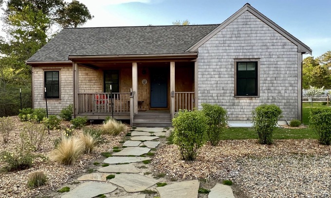 Nantucket Cabaña | Btw Cisco&Town!Immaculate!2bed2.5 bath.AC!Large deck!Outdoor shower!Peaceful!