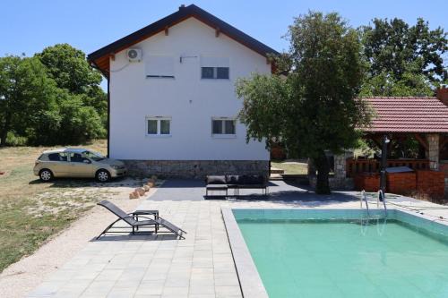 Canton 10 Villa | Buško Escape beach