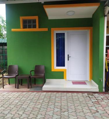 Cibinong Casa | Bu Sur Homestay