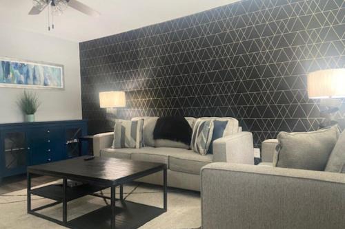 North Charleston Apartamento | Bubbly Chateau in Park Circle