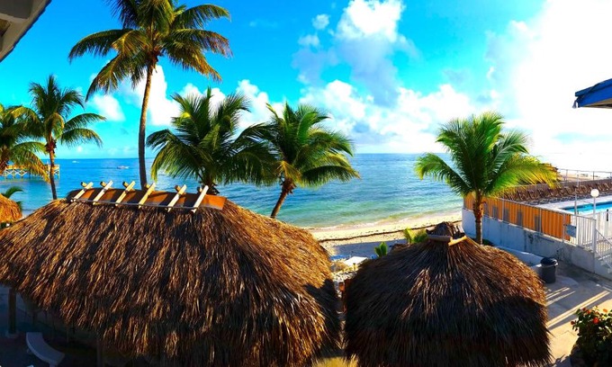 Key Colony Beach Hotel | Buccaneer Quarters and Suites
