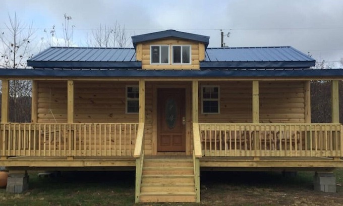 Frank Cabina | Buck Hill Tiny Home Cabin #5 Mountain & Pond Views