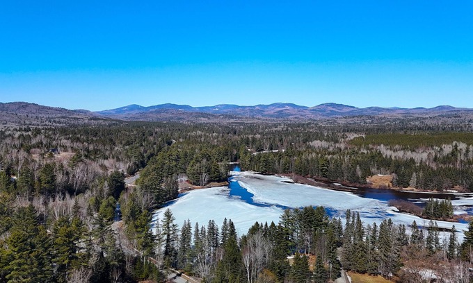 Eustis Apartamento | Buck's Den - Snowmobile Trails, Trailer Parking, Near hiking, golfing, Sugarloaf