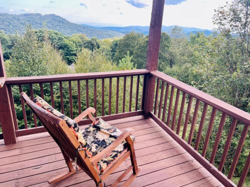 Sugar Mountain Apartamento | Bucket List Views Sugar Mountain Private Condo - 2bed, 2bath, Sleeps 6, Panoramic Views of Mountains from Large Deck, Short Drive to Shopping, Restaurants, Cafes & Banner Elk Town
