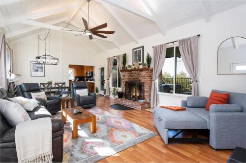 Yosemite Forks Casa | Buckeye Bungalow w hot tub/firepit/views Pet Friendly