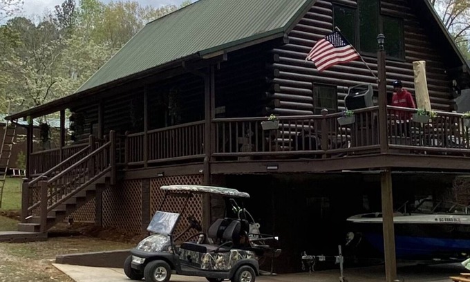 Tignall Cabina | Buckhead Lodge A-4 seasons lakeside cabin with gameroom