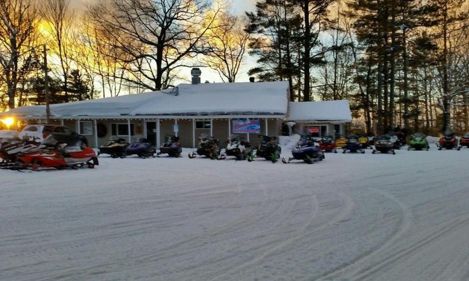 Munising Hotel | Buckhorn Resort