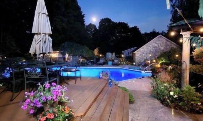 Langhorne Apartamento | Bucks County Glamorous Marilyn Monroe Suite