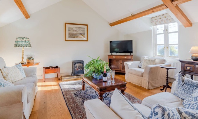 Staunton Cabaña | Buckstone House Coach House, Forest of Dean - sleeps 4 guests in 2 bedrooms