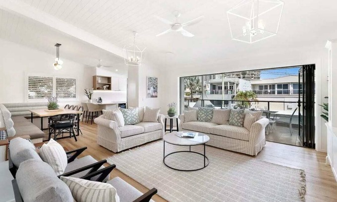 Surfers Paradise Villa | Budds Villa 1 By Khove