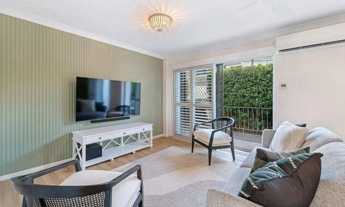 Surfers Paradise Villa | Budds Villa 2 By Khove