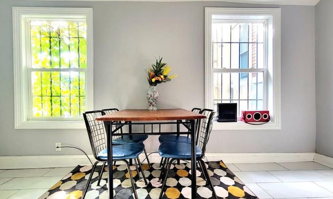 Downtown Baltimore Casa | Budget Bed Room near Downtown Inner Harbor w Free Parking
