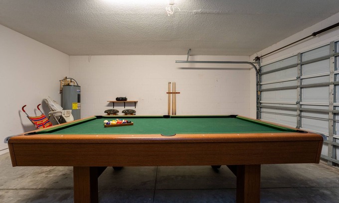 Eagle Pointe South Casa | Budget Friendly Pool Home w/ game room (1025SED)