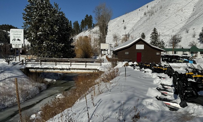 Deadwood Hotel | Budget Friendly Room 111 - Pet Friendly