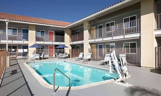 Temecula Complejo | Budget-Friendly Stay in Signature Temecula! Free Parking, Onsite Swimming Pool