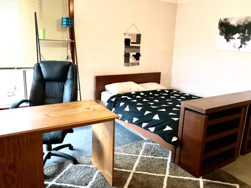 Clayton Casa | Budget Homestay in Clayton - PRIVATE ROOM