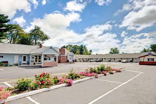 South Portland Hotel | Budget Inn