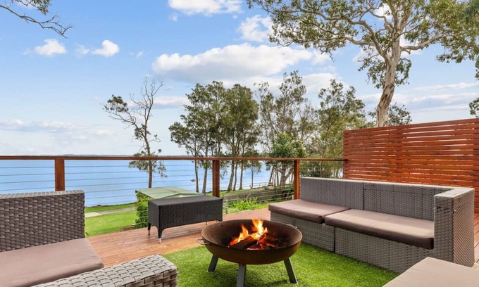 Budgewoi Casa | Budgewoi Front Lake Oasis
