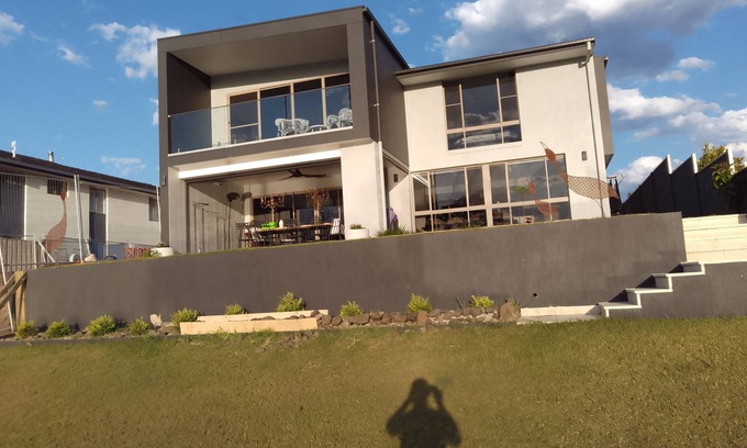 Port Macquarie Casa | Buena Vista Canal View, luxurious centrally located home to attractions.