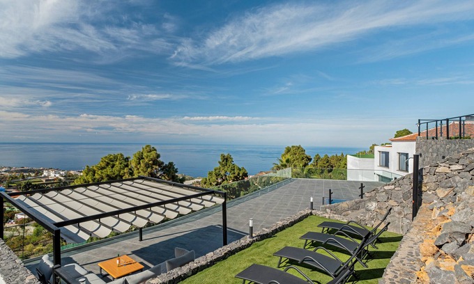 Buen Paso Chalet De Esquí | 'Buena - Vista' con vistas al mar, piscina privada y Wi-Fi