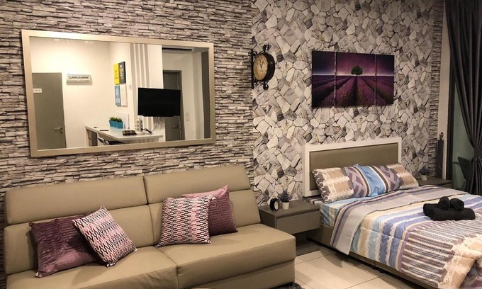 Bangi Sentral Casa | Buff Evo Soho Bangi Sentral with NETFLIX & WiFi