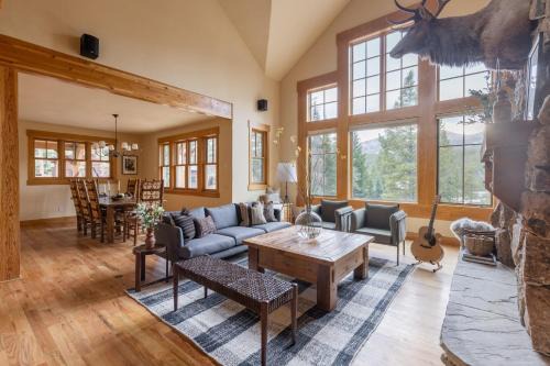The Highlands Casa | Buffalo by AvantStay Beautifully Designed Cabin w Hot Tub