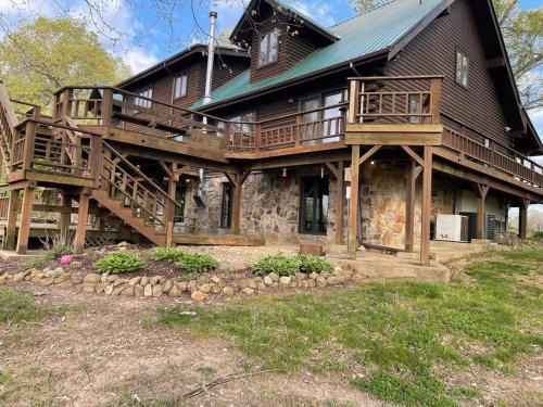 Saint Joe Casa | Buffalo River Lodge (Yellville)- Lower Level