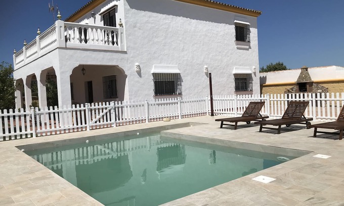 Conil de la Frontera Chalet De Esquí | La Buganbilia. Ideal para unas buenas vacaciones