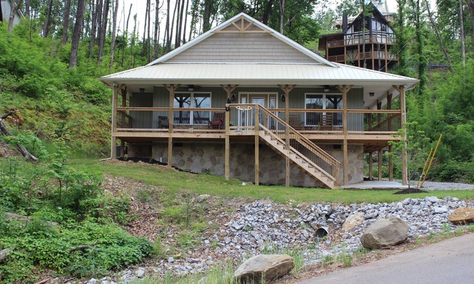 Chalet Village North Chalet De Esquí | ¡Nuevo! ¡Construido en 2018, este es un encantador y espacioso chalet con capacidad para 6!