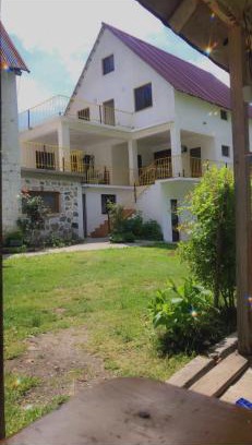 Shale Casa | Bujtina Kometa