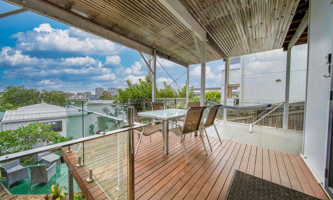 Bulimba Apartamento | Bulimba Guest House close to transport and Oxford st