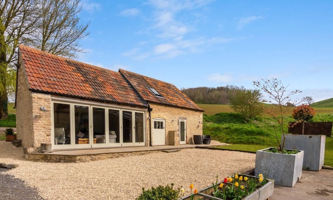 Dyrham Cabaña | Bull Pen - sleeps 2 guests in 1 bedroom