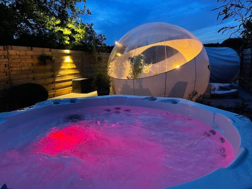 Tournai Casa | Bulle du puits avec jacuzzi et sauna privatif